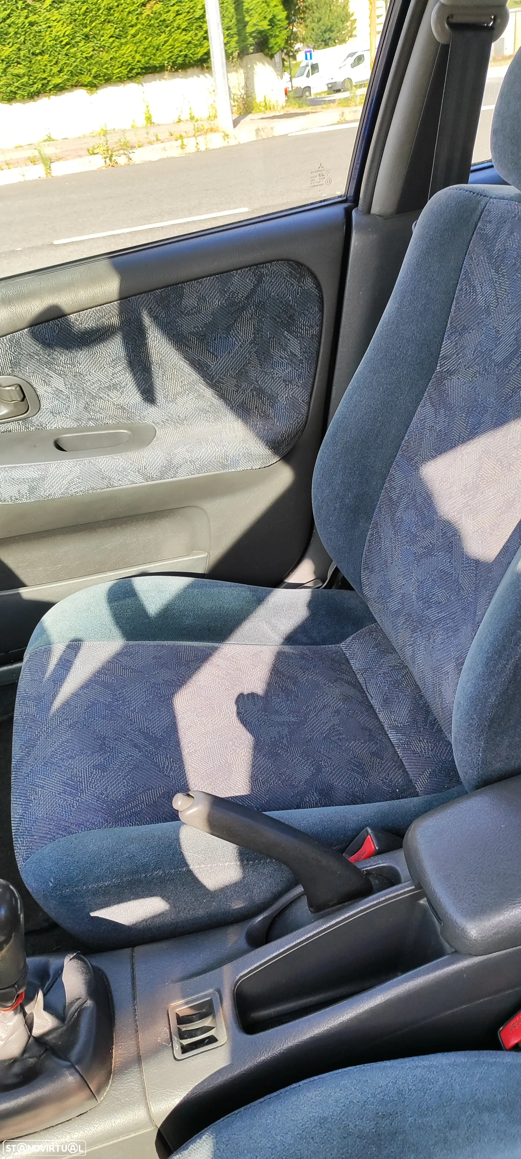 Mitsubishi Lancer 1.3 GLX - 27