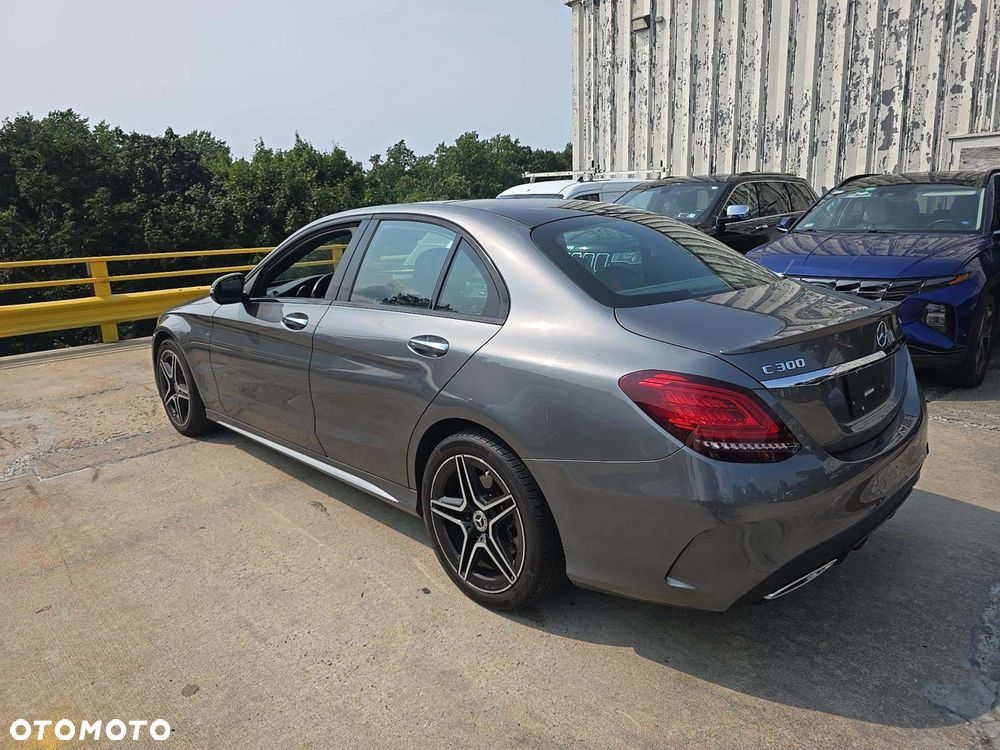 Mercedes-Benz Klasa C 300 4Matic 9G-TRONIC AMG Line - 3