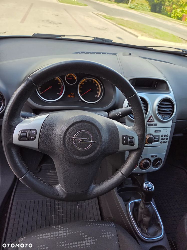 Opel Corsa 1.4 16V Satellite - 11