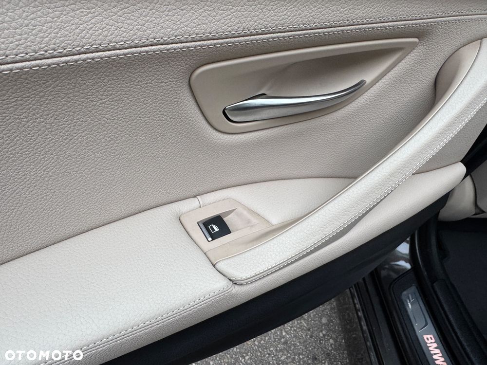 BMW Seria 5 525d xDrive Luxury Line - 18