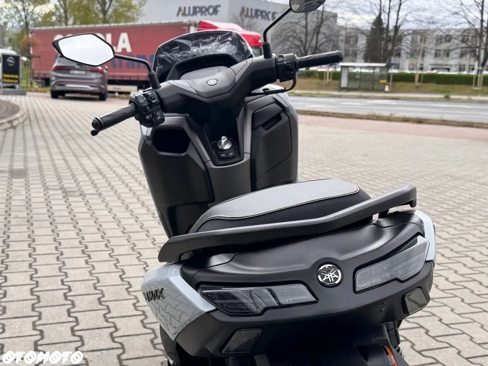 Yamaha NMAX - 4