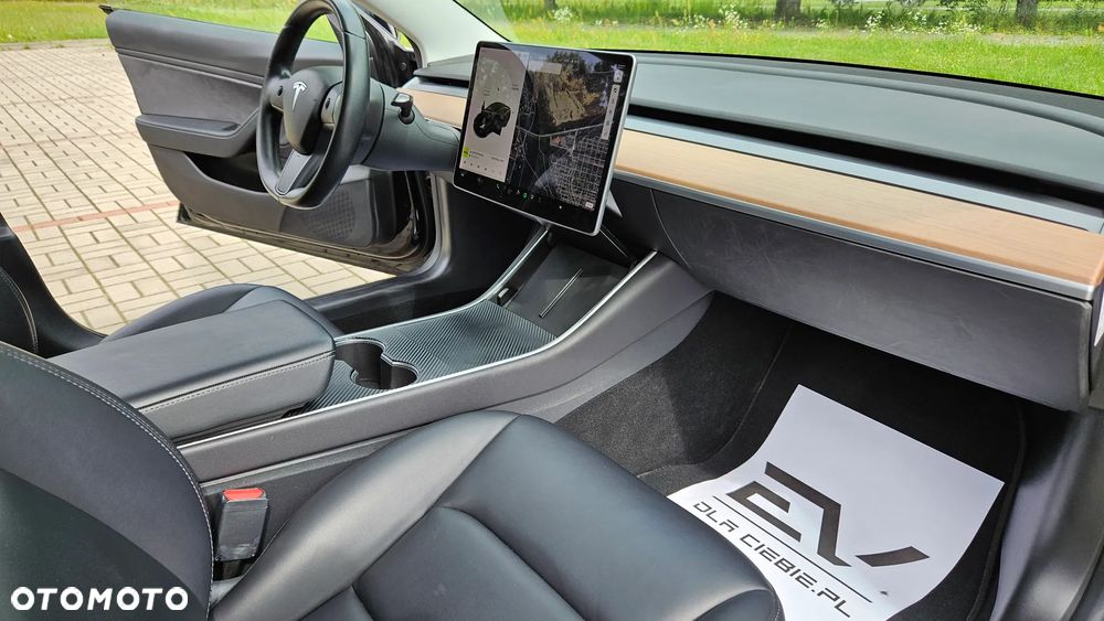 Tesla Model 3 - 16