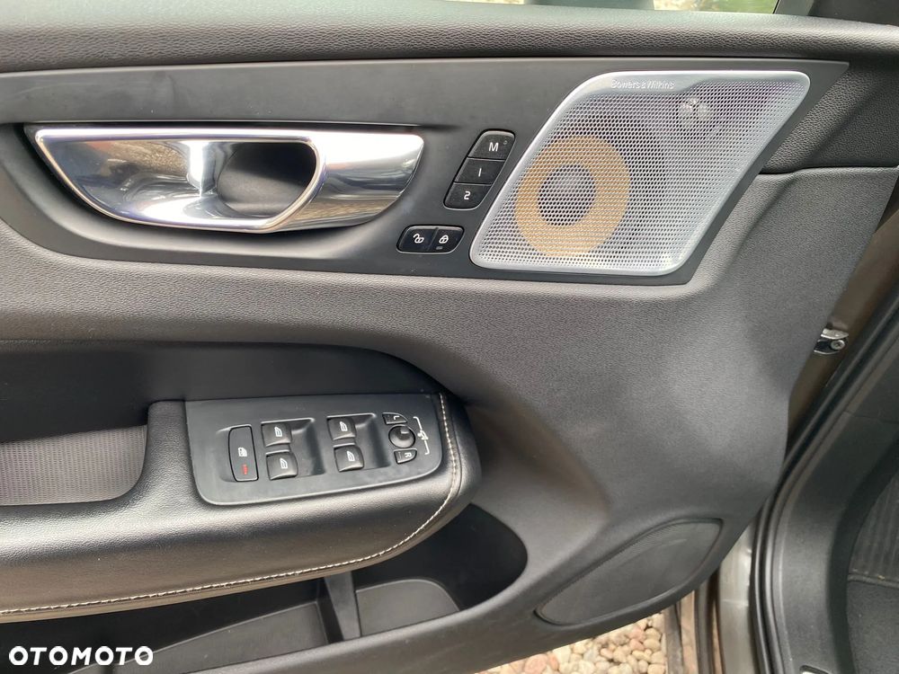 Volvo XC 60 B5 D AWD Geartronic Inscription - 25