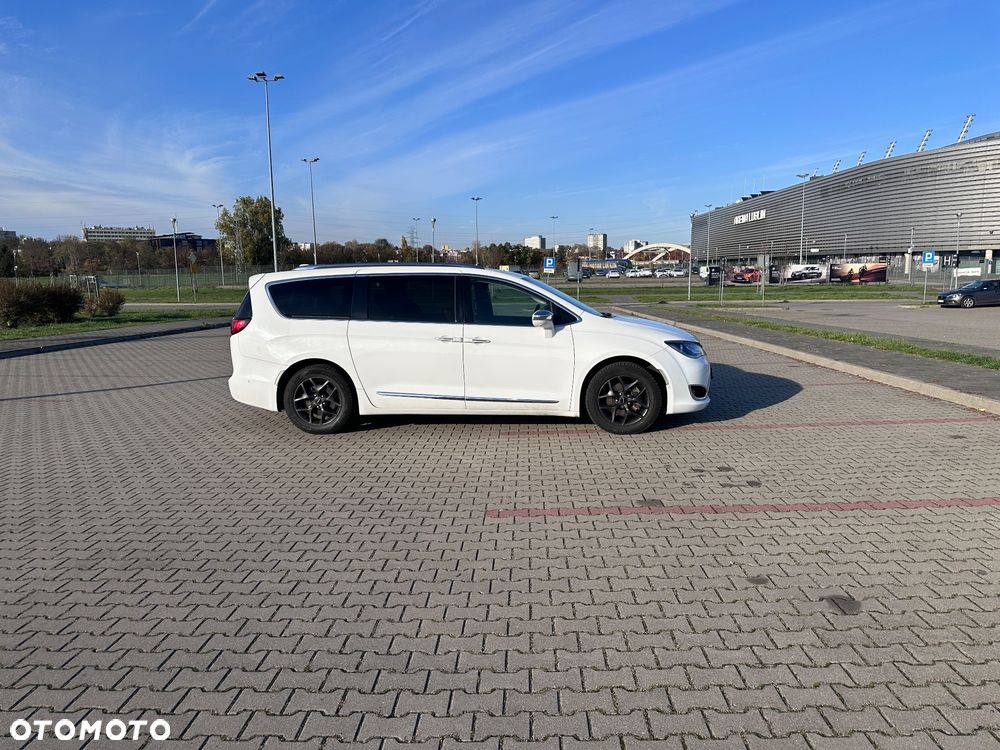 Chrysler Pacifica - 3