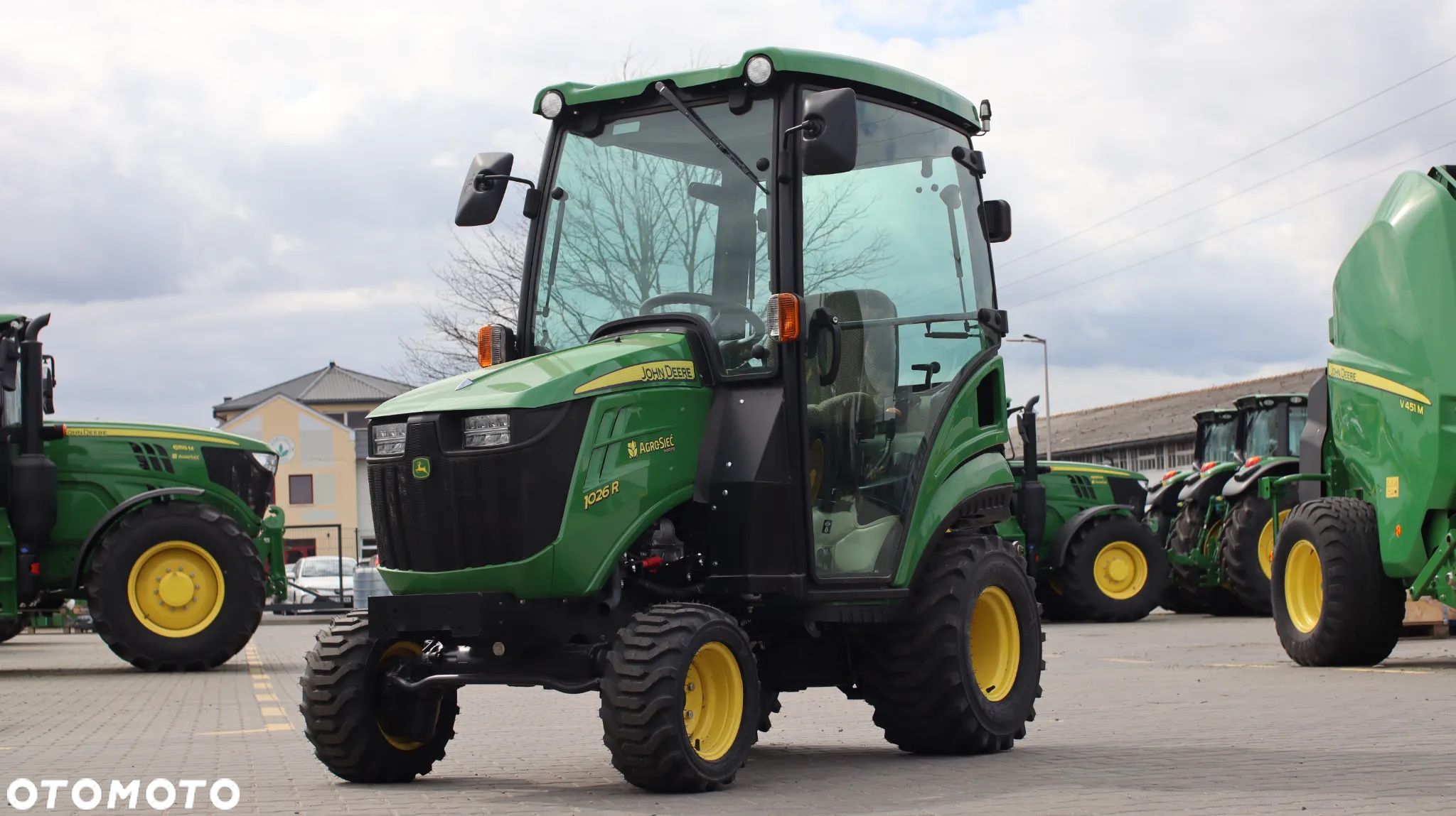 John Deere 1026R - 1