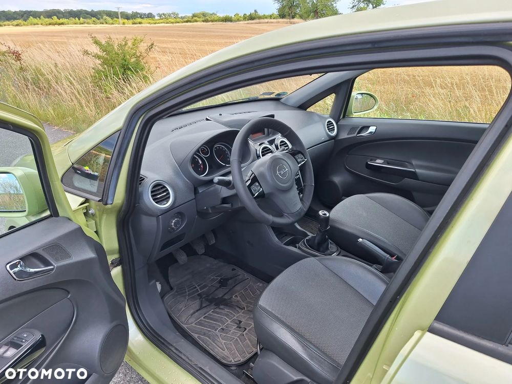 Opel Corsa 1.4 16V Cosmo - 13