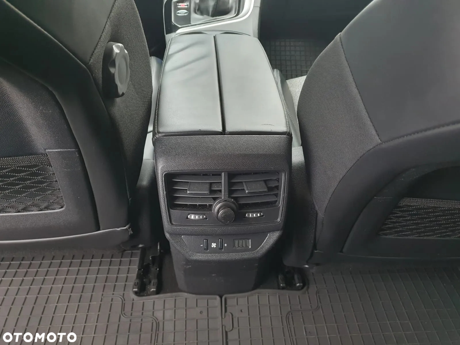 Peugeot 5008 1.2 PureTech Active Pack S&S - 34