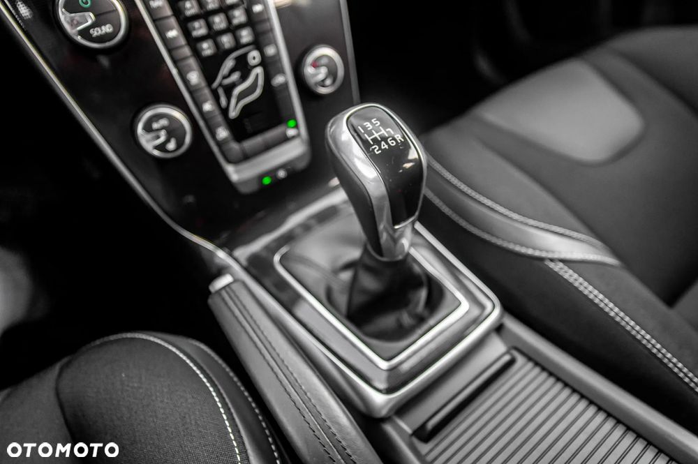 Volvo V40 D4 Drive-E Momentum - 36