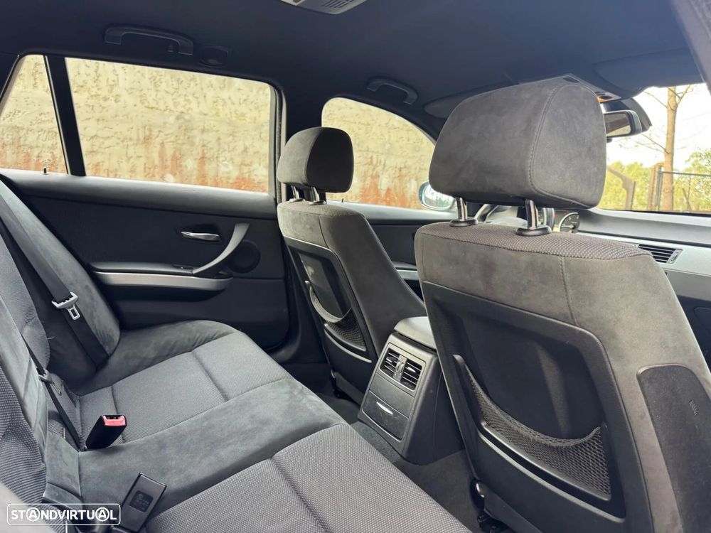 BMW 320 d Pack M - 40