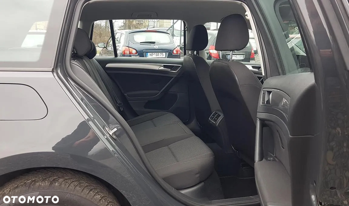 Volkswagen Golf - 34