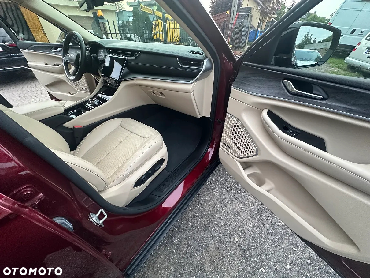 Jeep Grand Cherokee - 12