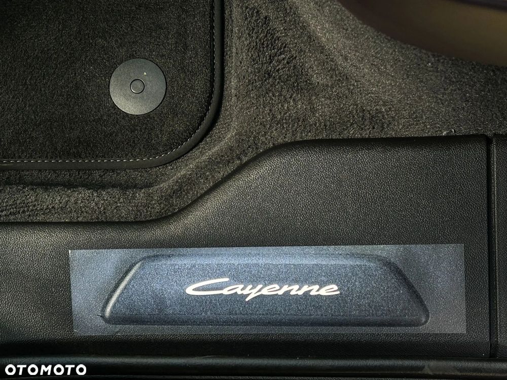 Porsche Cayenne Coupe E-Hybrid PHEV - 22