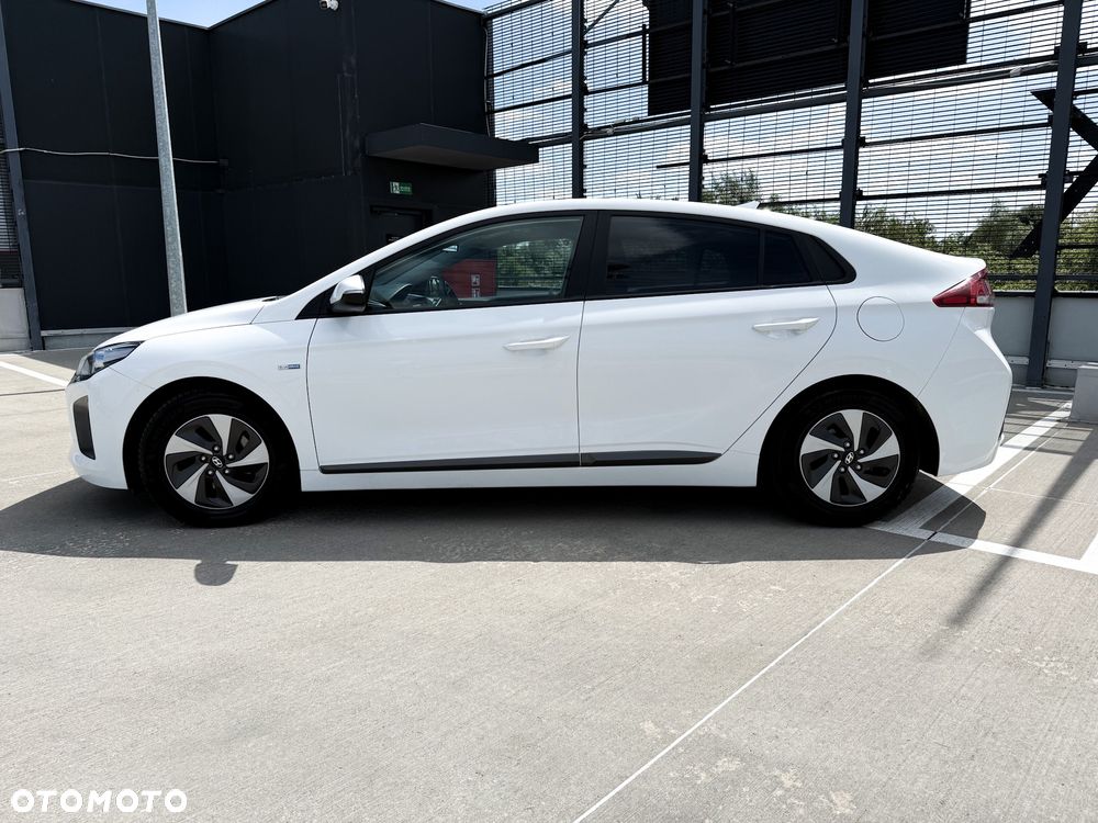 Hyundai IONIQ Hybrid Business - 11