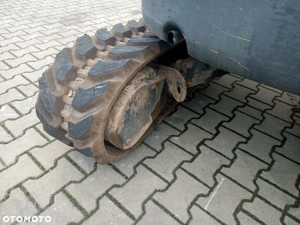 Komatsu PC26MR-3 - 17