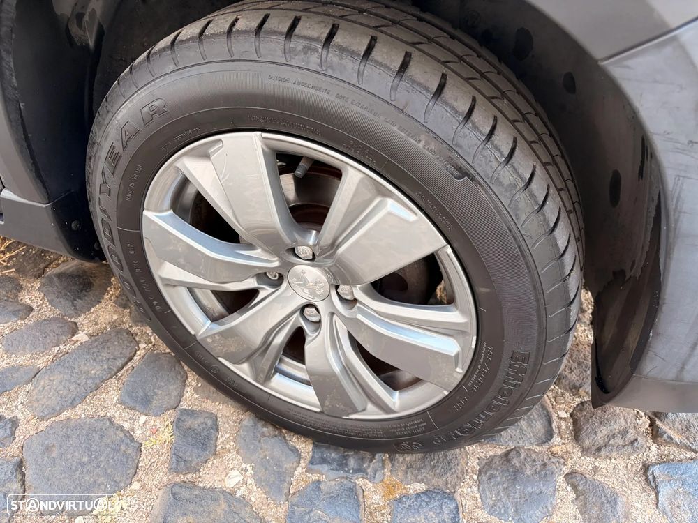 Peugeot 2008 - 6