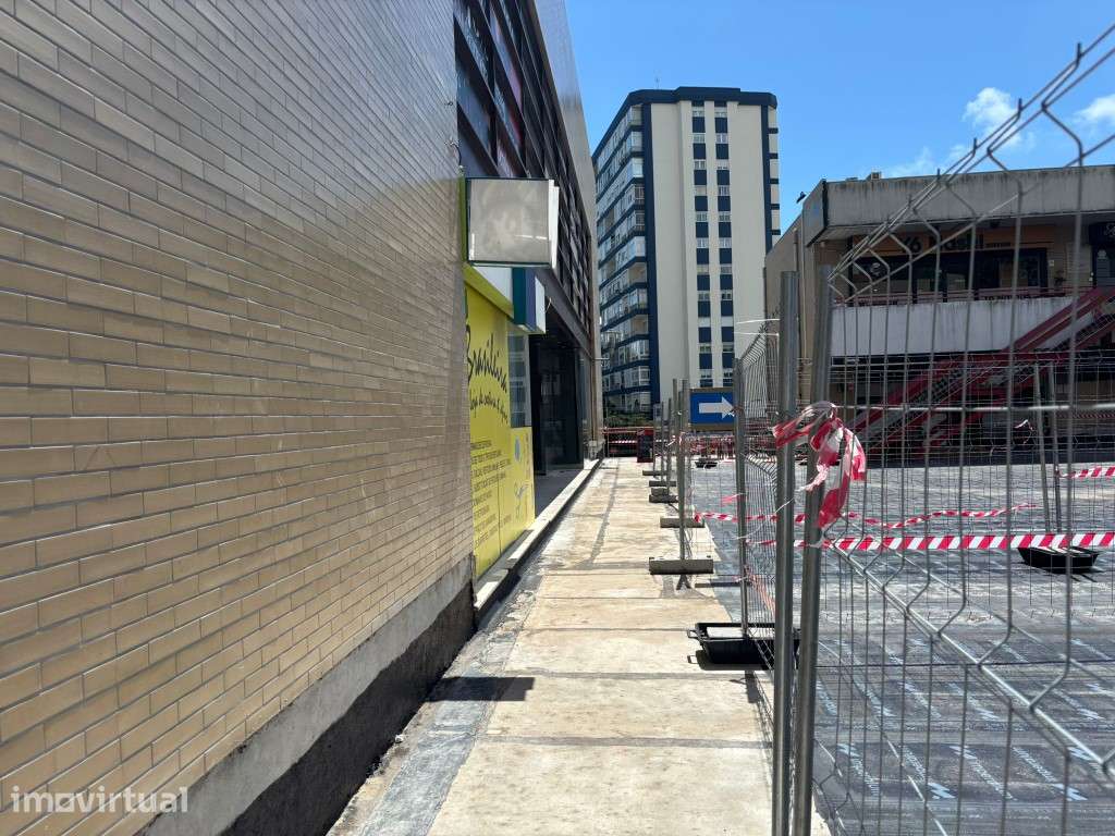 Loja no Centro Cívico de Carnaxide - C. Comercial Solátia - Grande imagem: 3/8