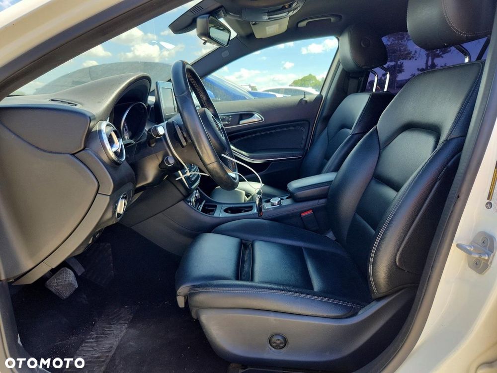 Mercedes-Benz GLA 250 4Matic 7G-DCT - 8