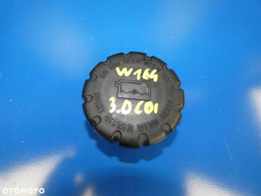 ML W164 3.0 CDI KOREK ZBIORNIKA WYRÓWNAWCZEGO - 1