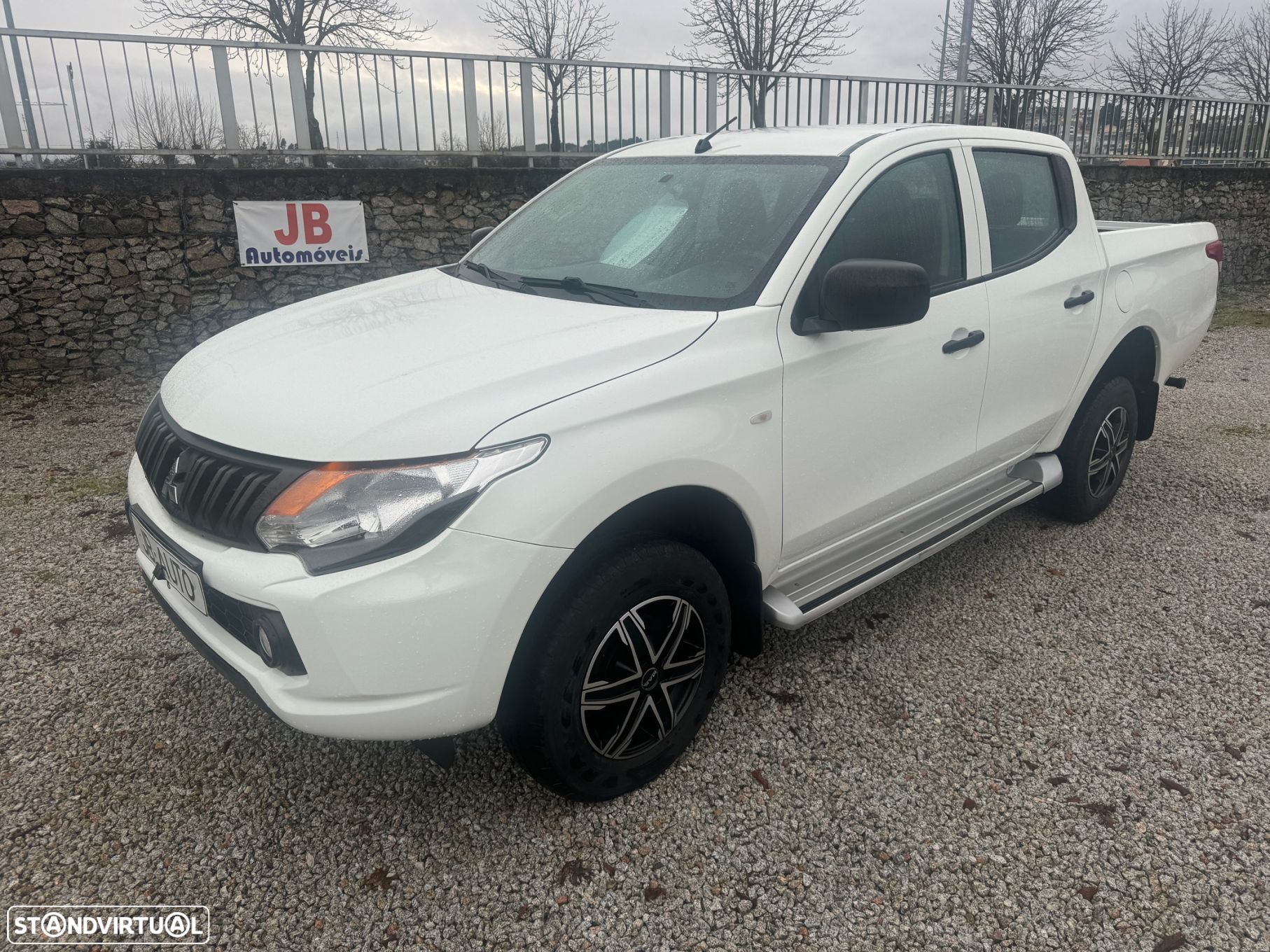 Mitsubishi L200 2.4 DI-D CD Invite 4WD - 1