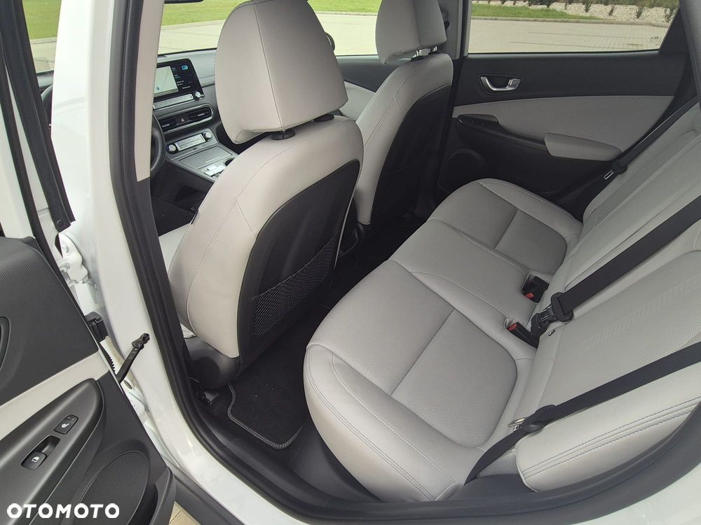 Hyundai Kona - 32