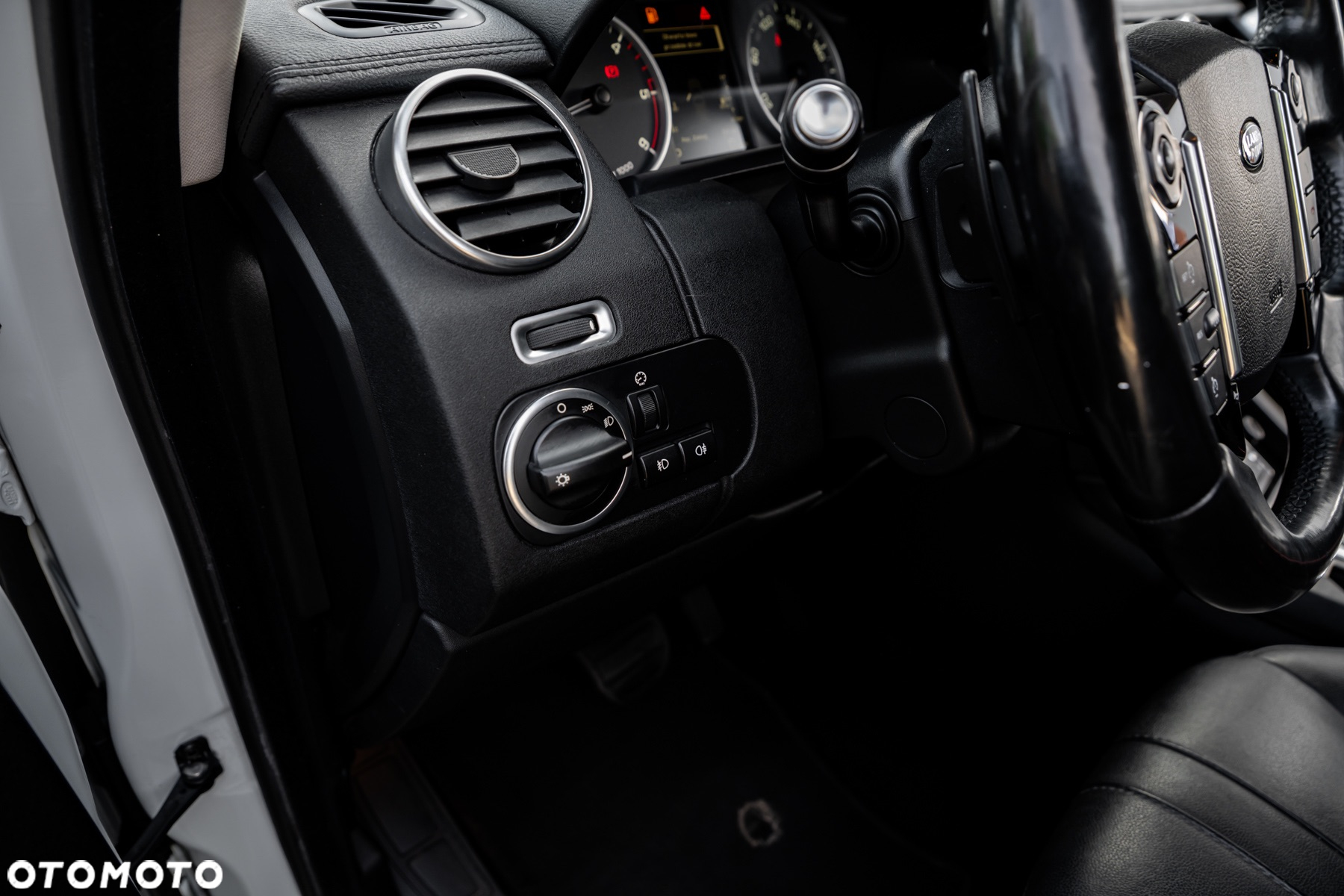 Land Rover Discovery SD V6 HSE - 28
