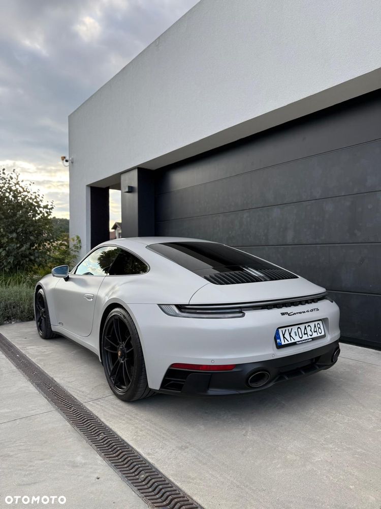 Porsche 911 Carrera 4 GTS - 11