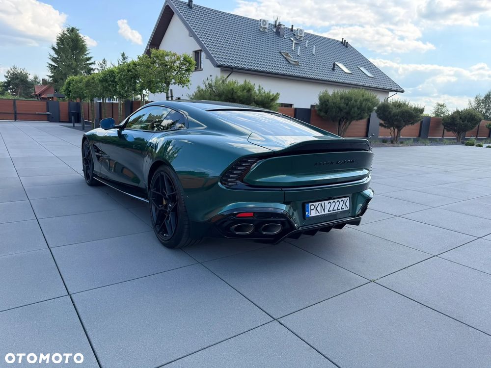 Aston Martin Vanquish - 11