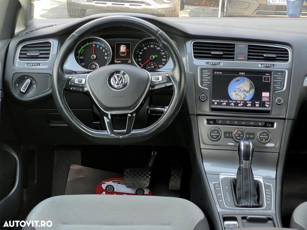 Volkswagen Golf - 9
