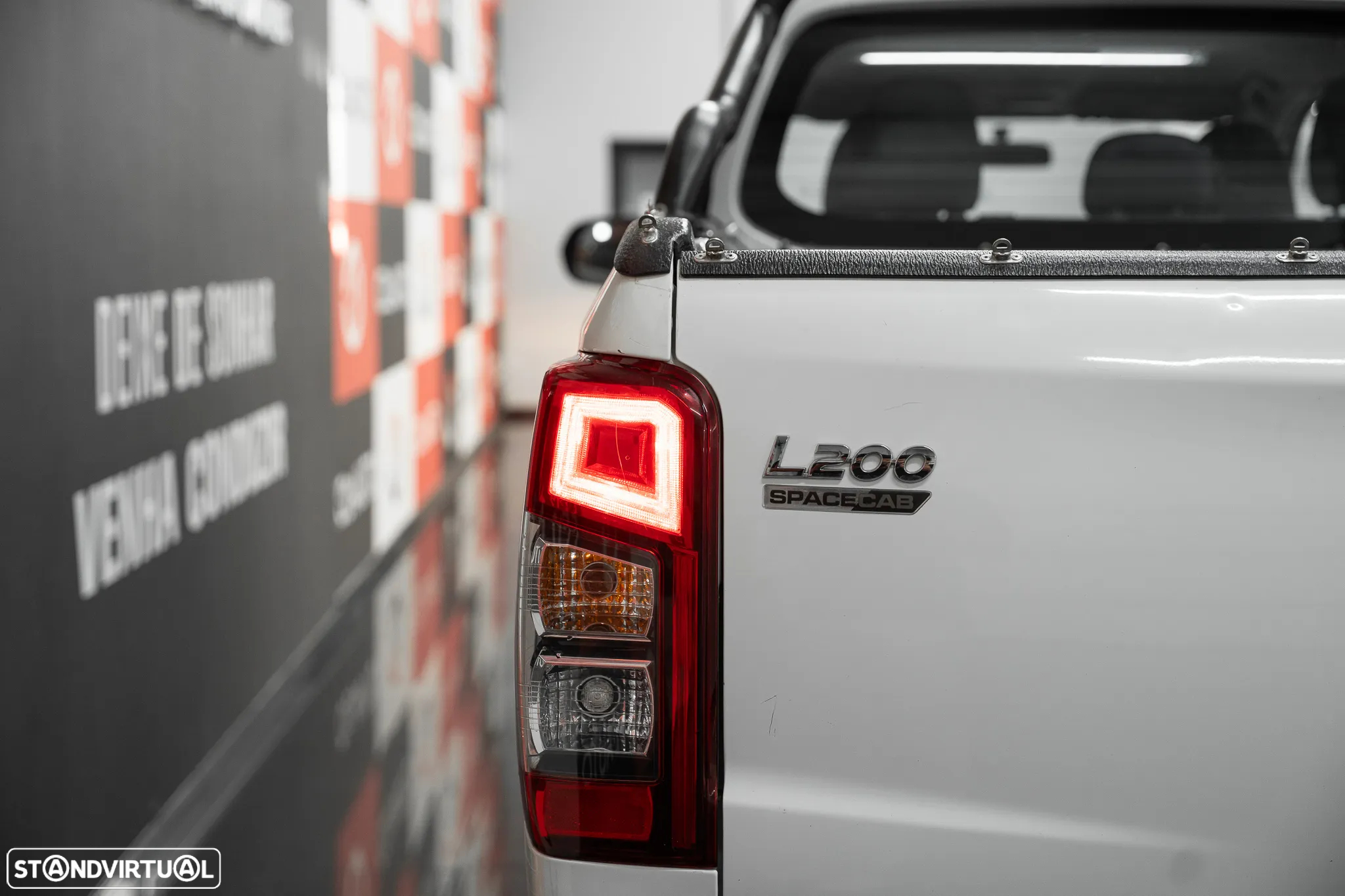 Mitsubishi L200 2.3 DI-D Club Invite 4WD - 10