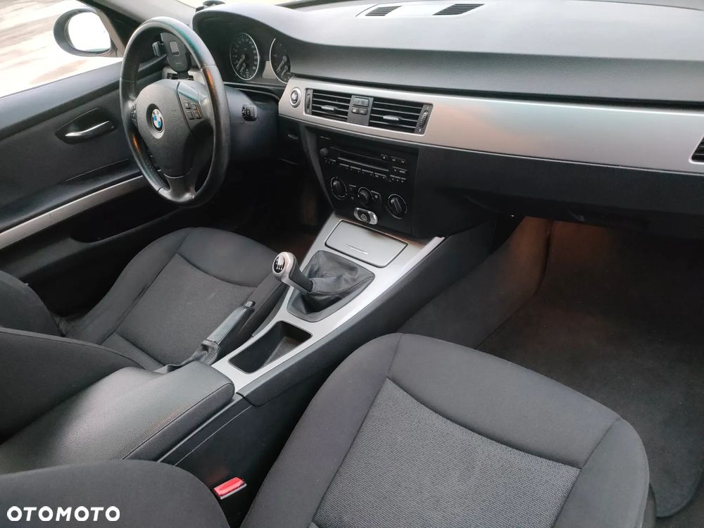 BMW Seria 3 318d - 5