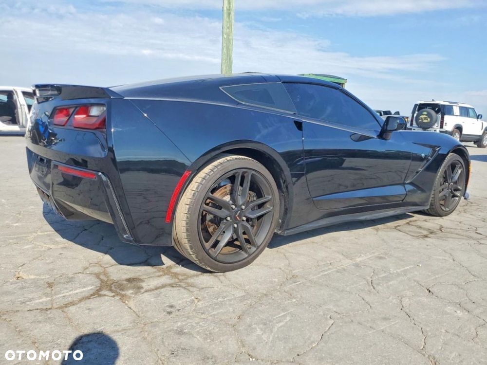 Chevrolet Corvette - 3