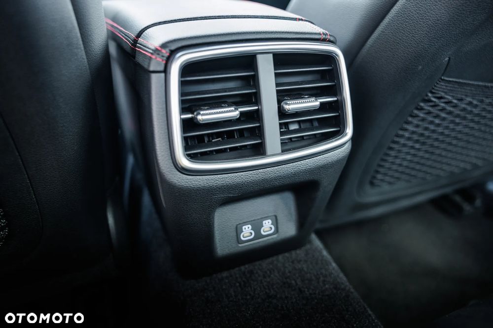 Genesis G70 2.0T Plus AWD 8AT Sport - 31