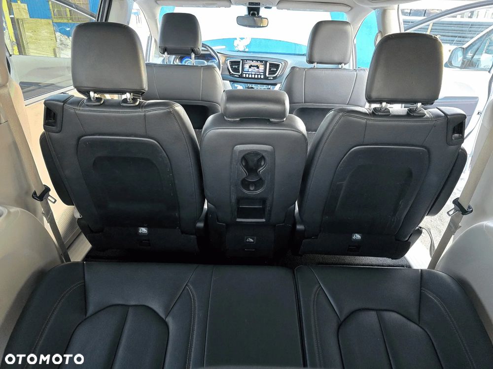 Chrysler Pacifica - 10