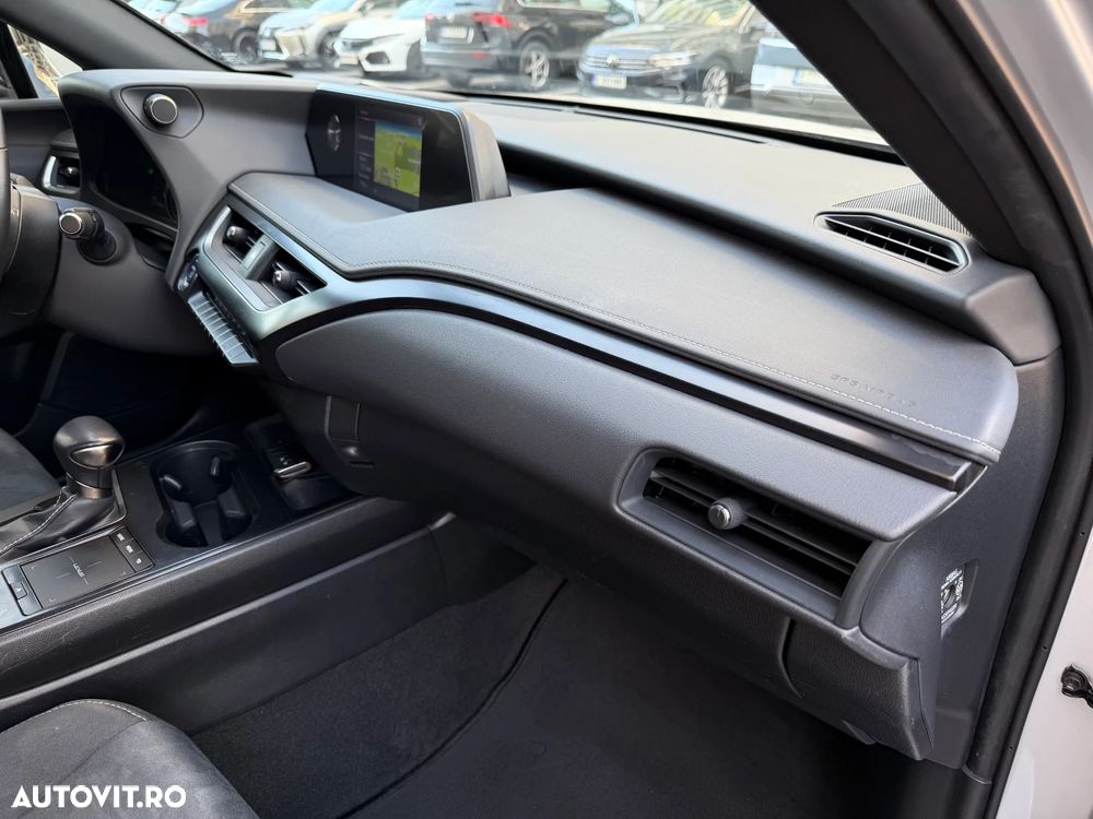 Lexus UX 250h E-FOUR Business - 26