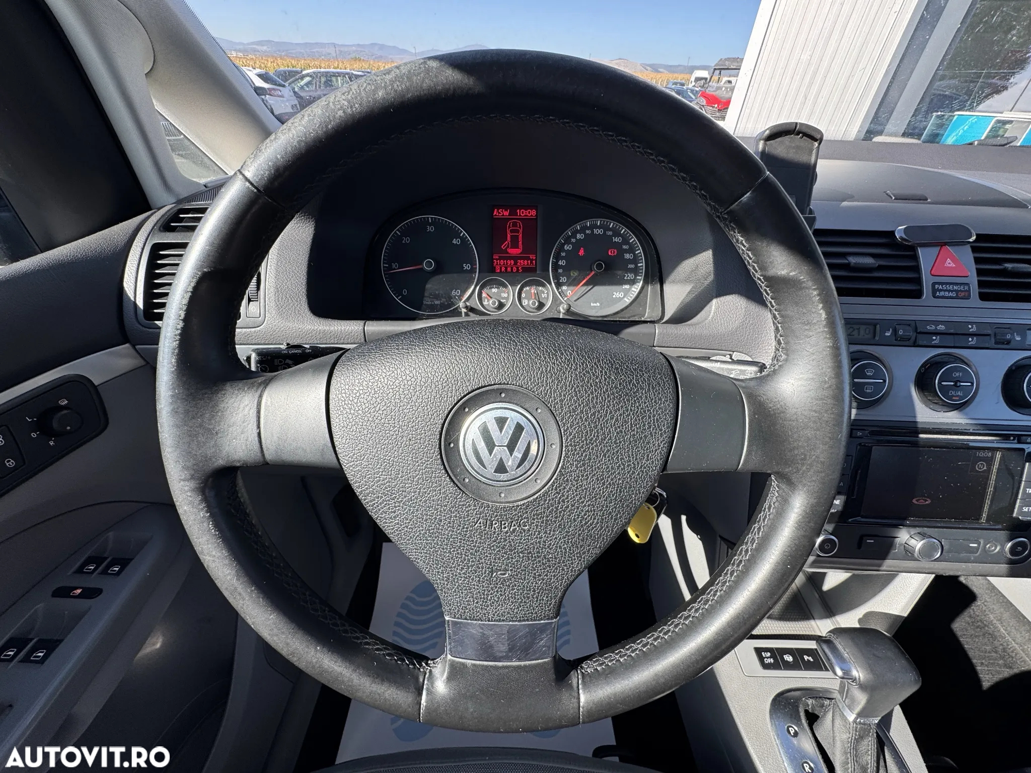 Volkswagen Touran 2.0 TDI DPF Highline DSG - 26