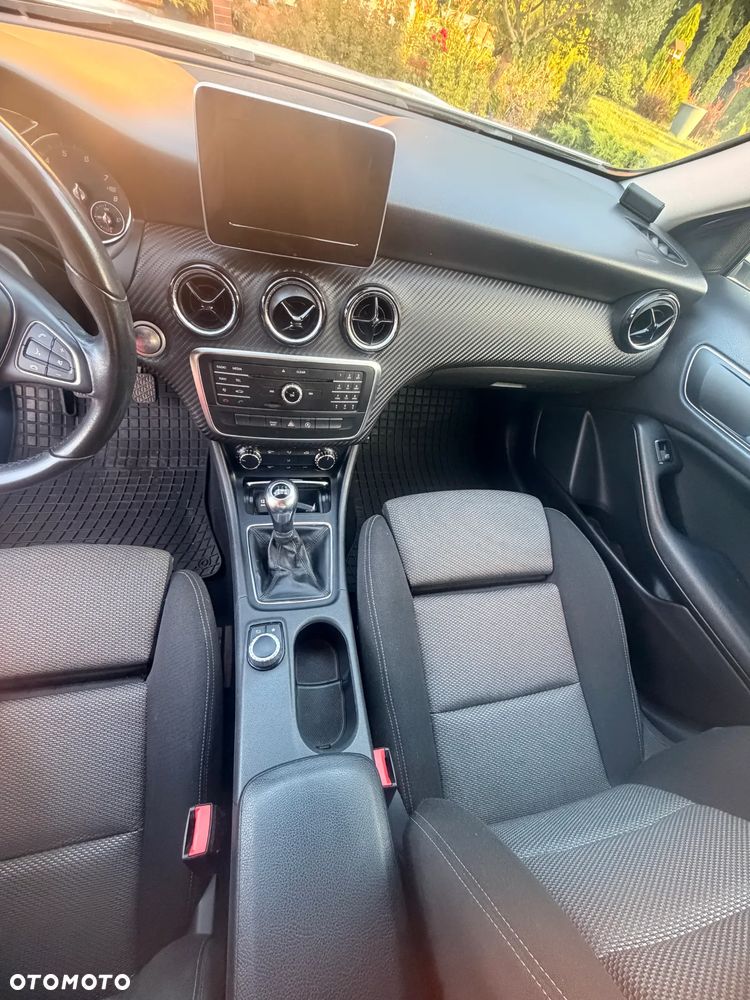 Mercedes-Benz GLA 180 Urban - 3