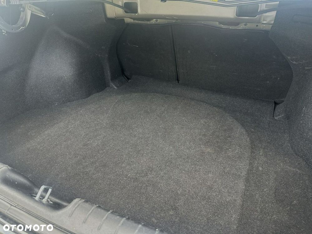 Hyundai Elantra - 11