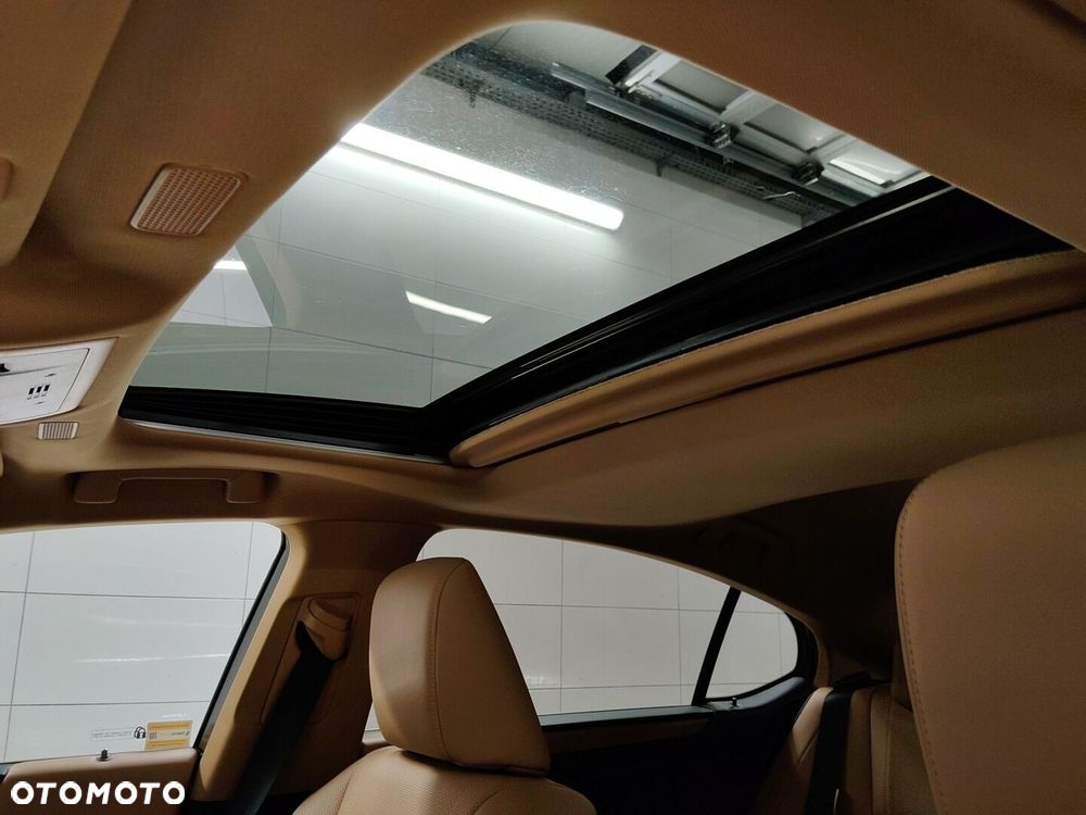 Lexus ES 300h Prestige - 32
