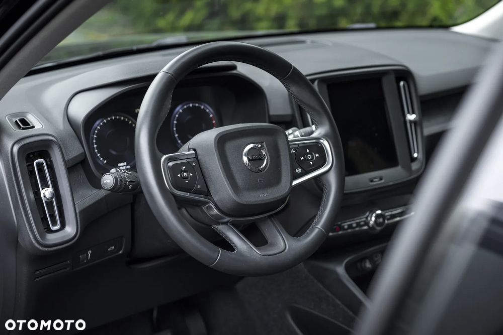 Volvo XC 40 T3 Momentum Core - 16