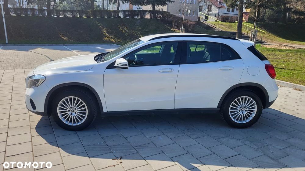 Mercedes-Benz GLA 180 - 4