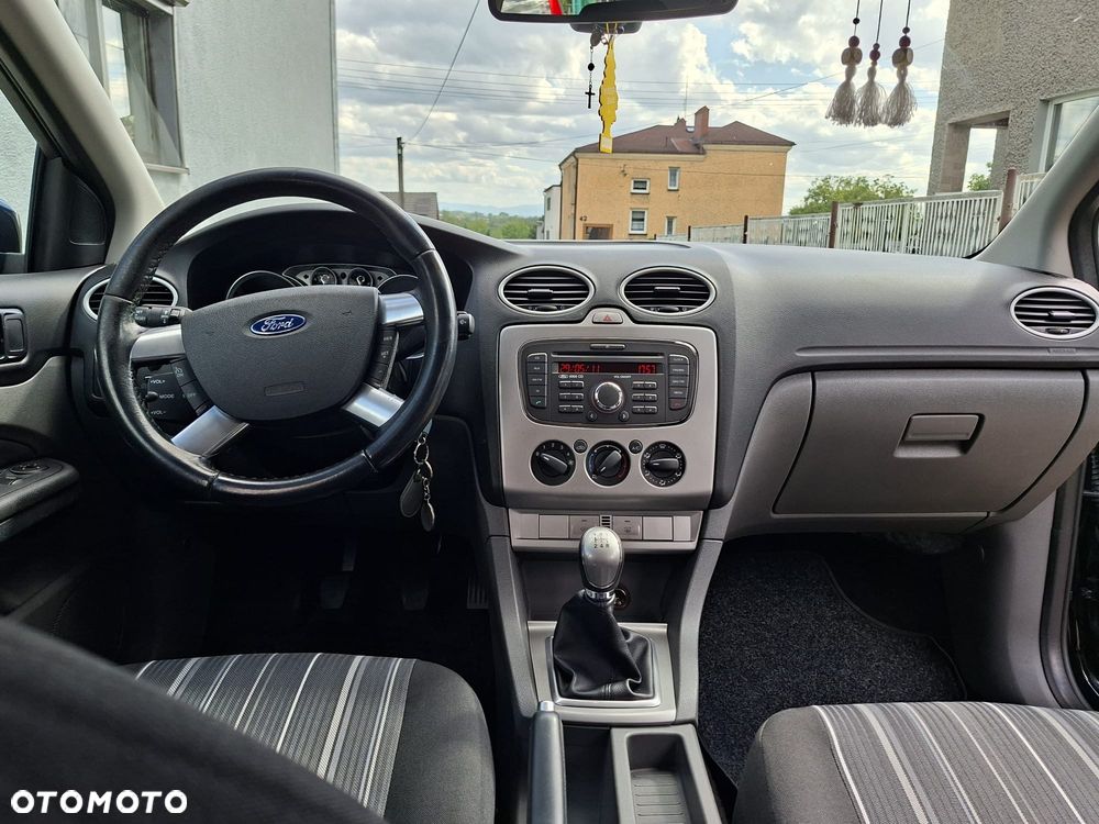 Ford Focus 1.6 Ambiente - 11