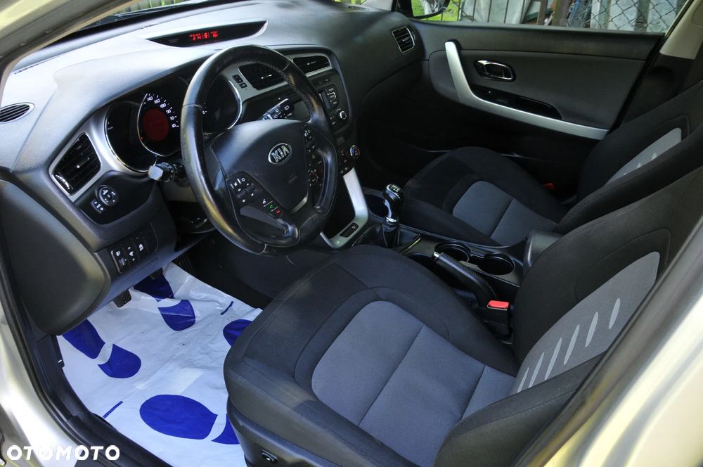 Kia Ceed 1.6 GDI Dream Team Edition - 16