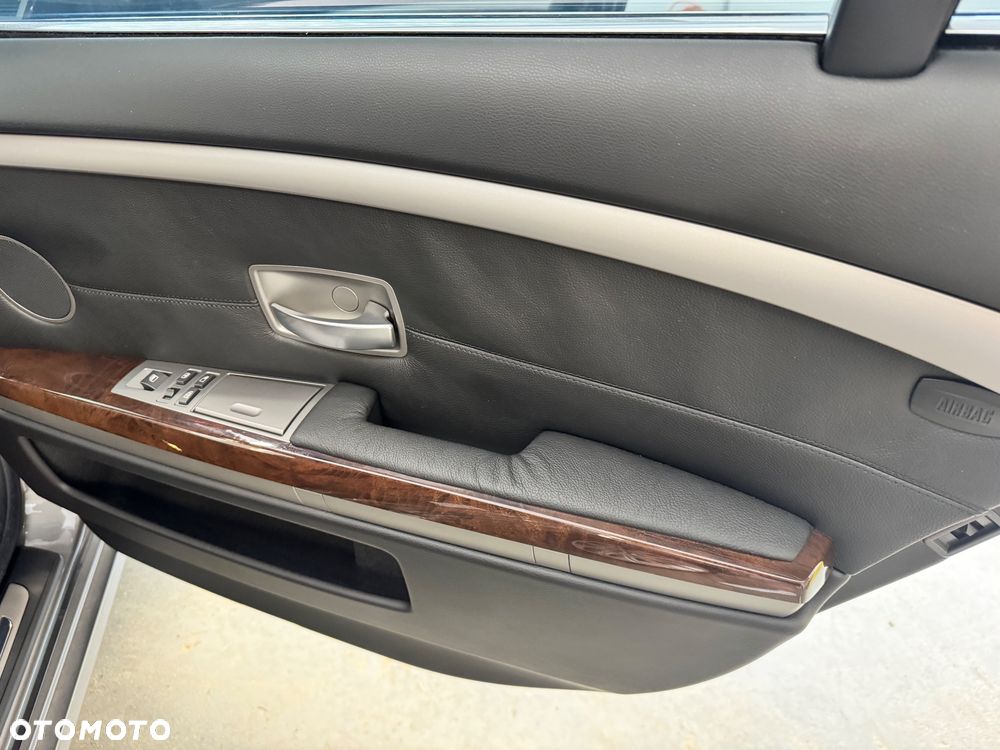 BMW Seria 7 750Li - 21