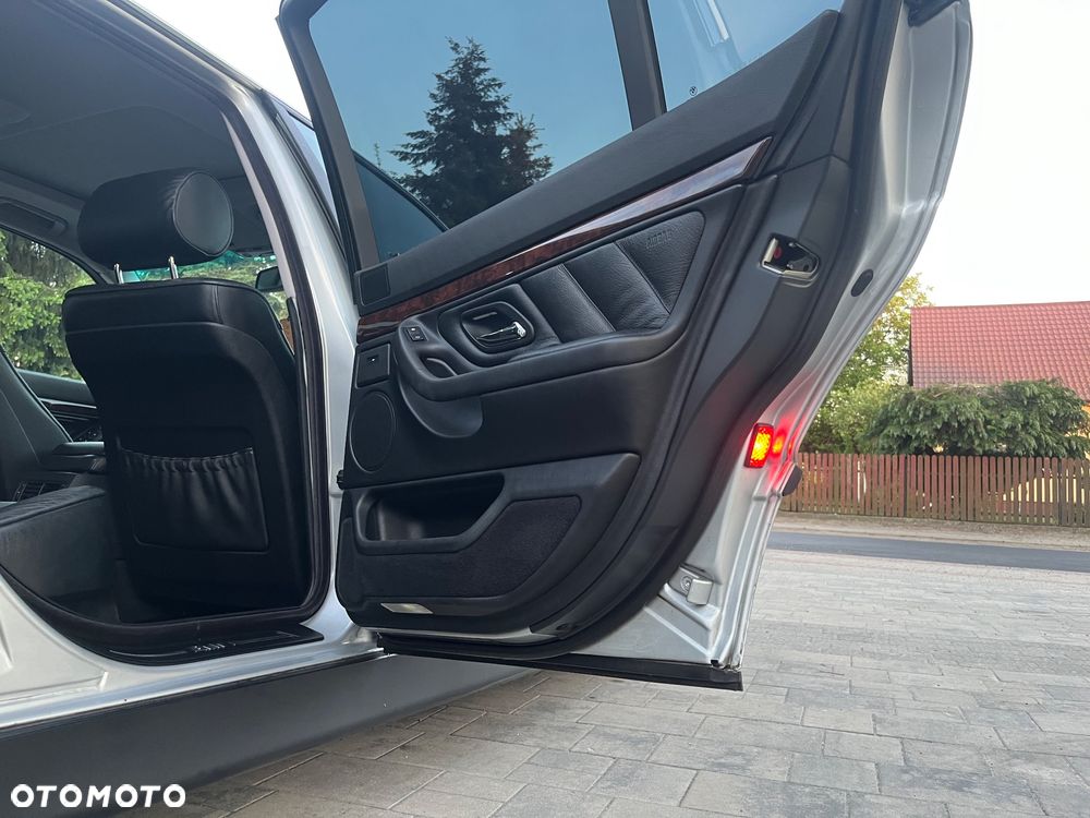 BMW Seria 7 735i L - 24