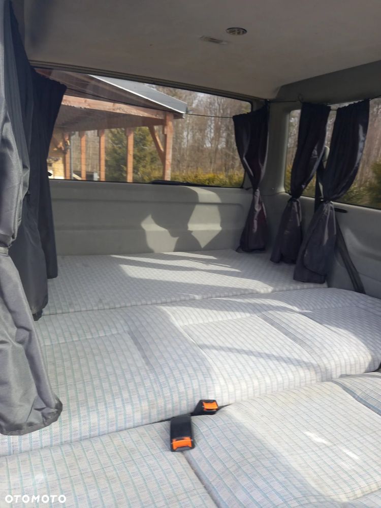 Volkswagen Multivan - 23