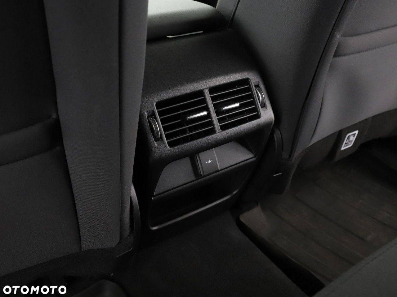 Land Rover Discovery Sport 2.0 TD4 Pure - 37