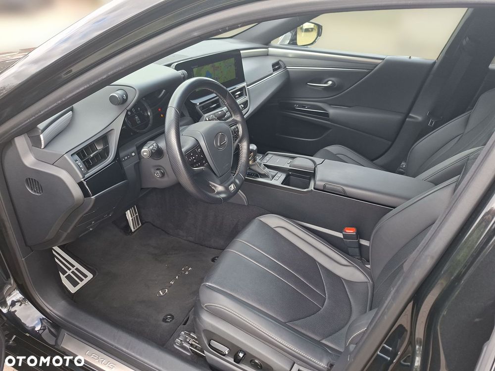 Lexus ES 300h F Sport Edition - 9
