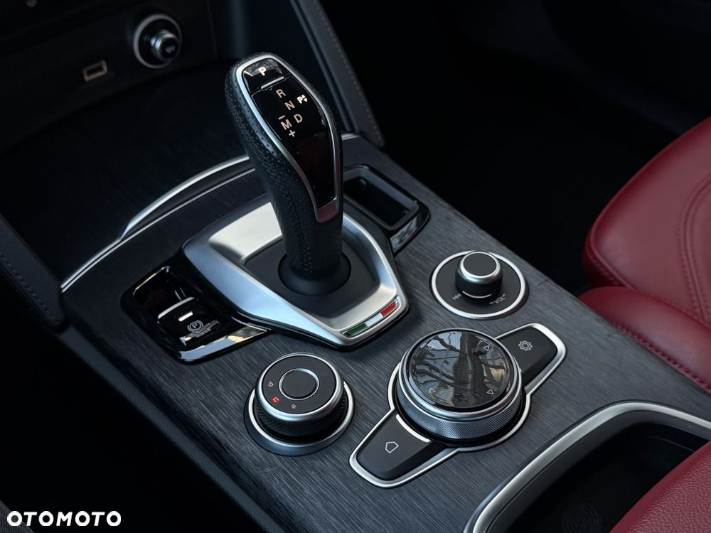 Alfa Romeo Stelvio - 25