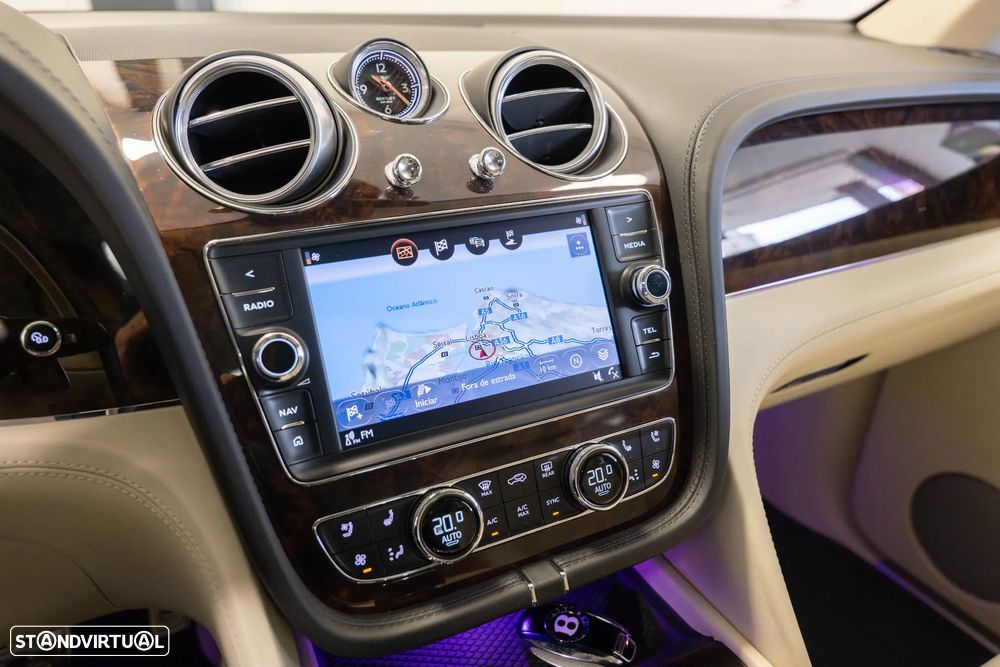 Bentley Bentayga W12 Mulliner - 23