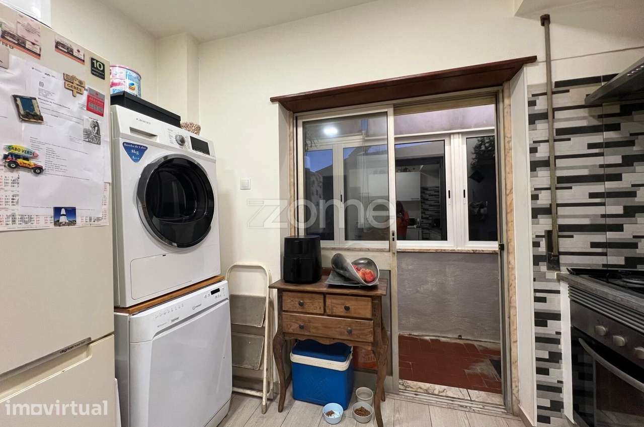 Apartamento T2 com Sótão e Garagem em Mem Martins – Sintra - Grande imagem: 4/23